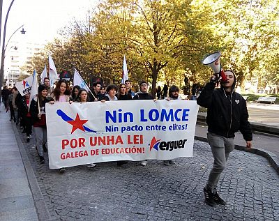 17-11-16 ManiFolgaEstudantilOurense01.jpeg